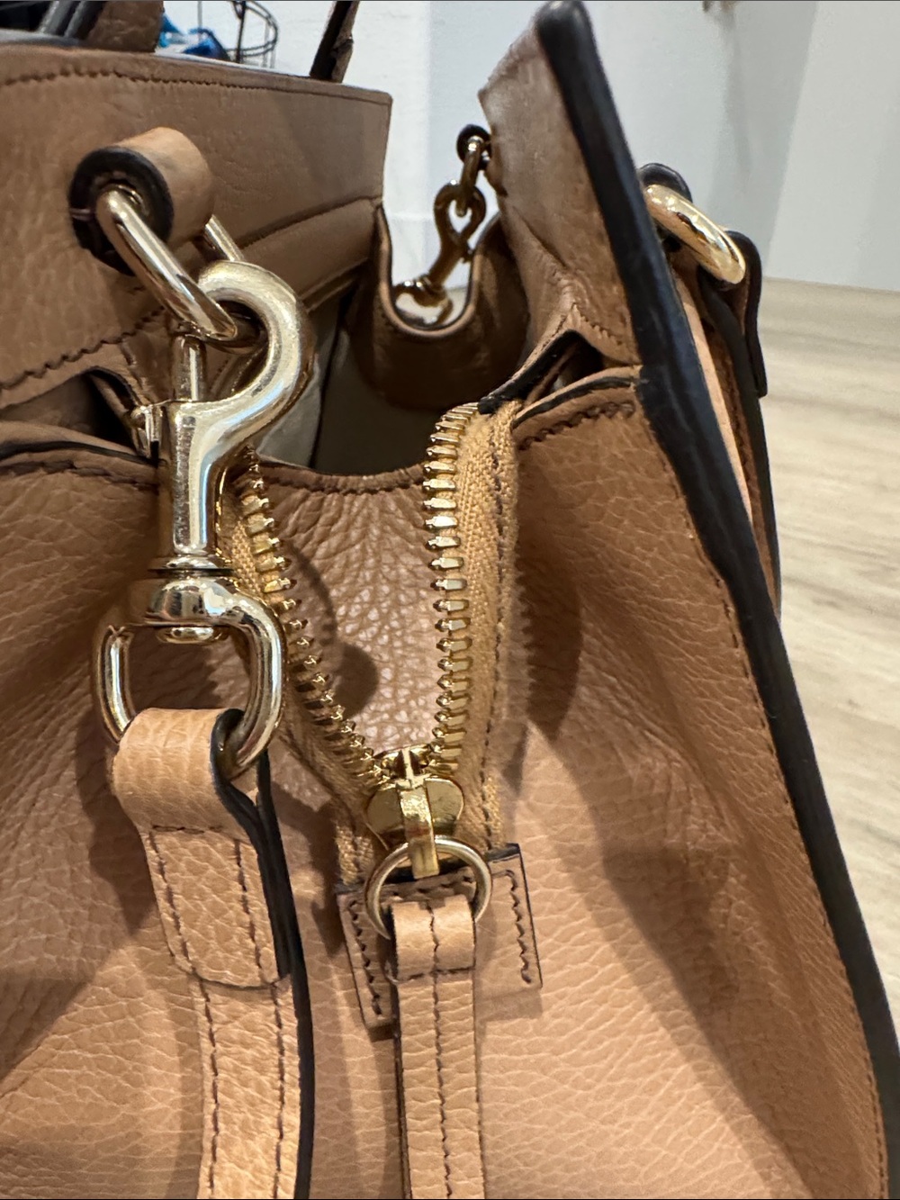 Gucci Soho Pebbled Leather convertible Top-Handle Satchel in Camel Tan - Picture 6 of 15